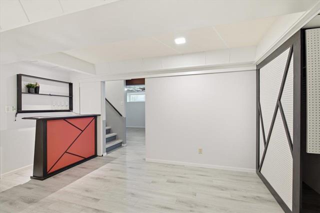 220 Thorn Dr, Winnipeg, MB - Indoor Photo Showing Other Room