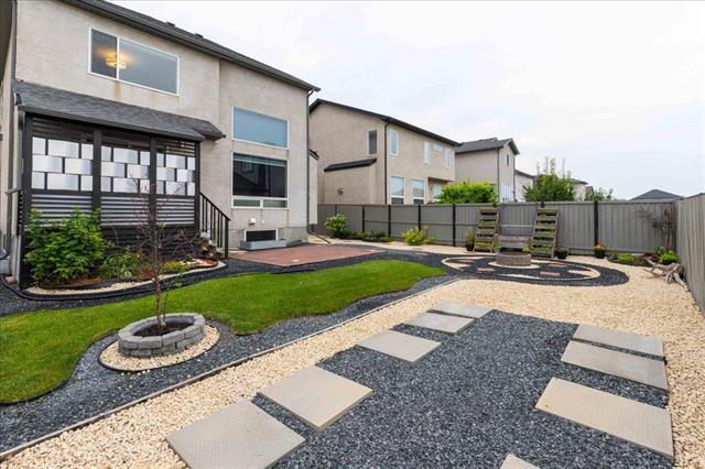 220 Thorn Dr, Winnipeg, MB - Outdoor
