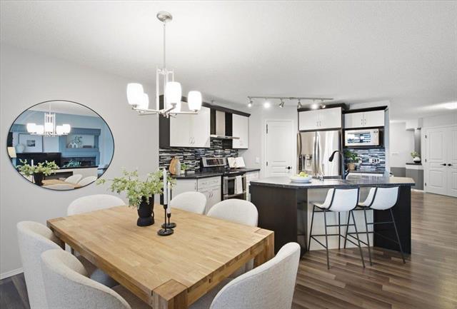 220 Thorn Dr, Winnipeg, MB - Indoor Photo Showing Dining Room