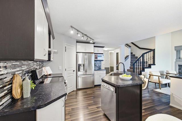 220 Thorn Dr, Winnipeg, MB - Indoor Photo Showing Kitchen