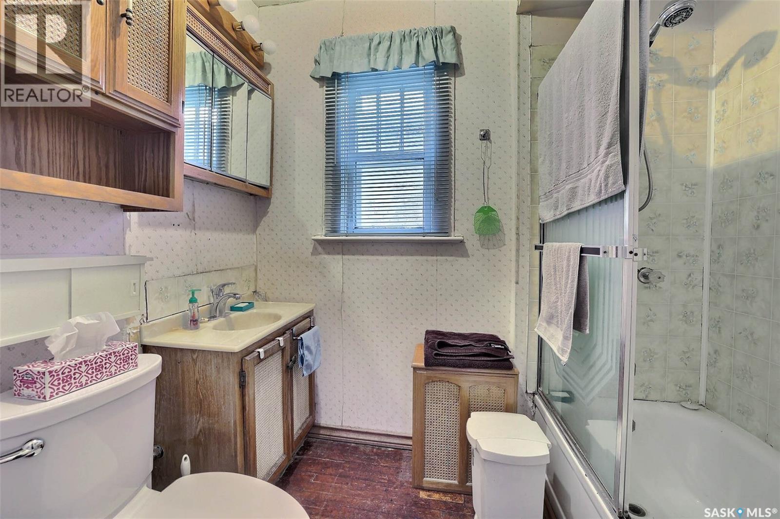 2173 Edgar Street, Regina, SK - Indoor Photo Showing Bathroom