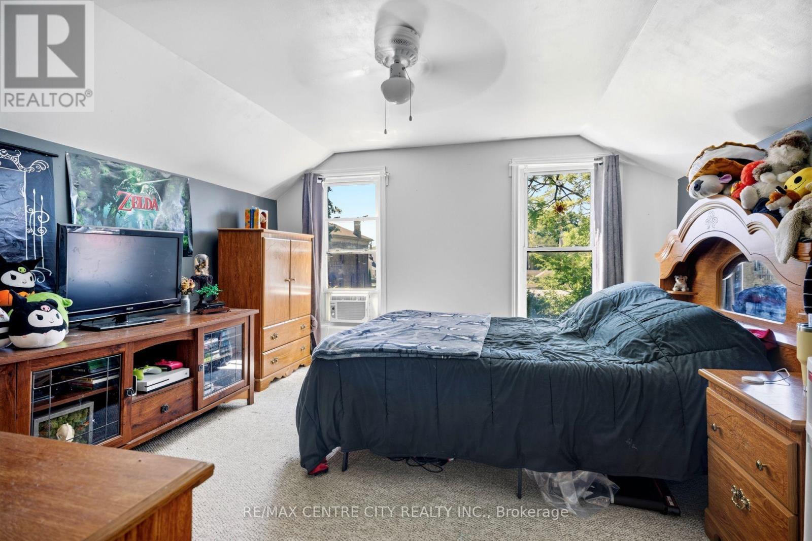 56 Mitchell Street, St. Thomas, ON - Indoor Photo Showing Bedroom