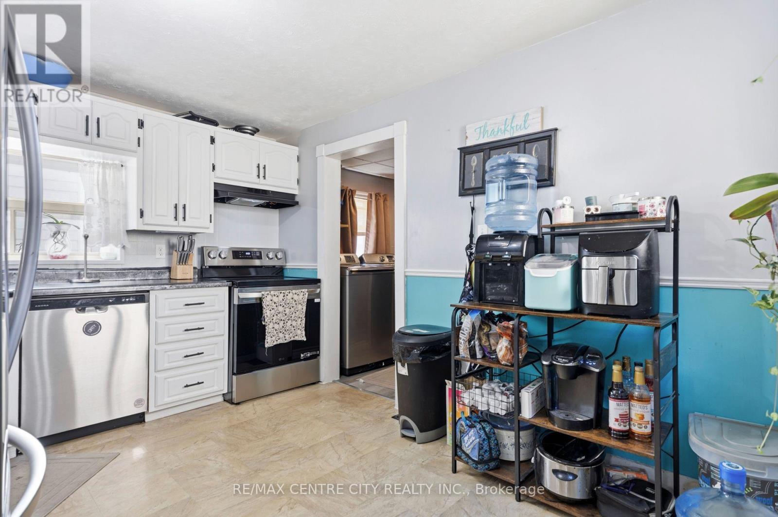 56 Mitchell Street, St. Thomas, ON - Indoor Photo Showing Kitchen