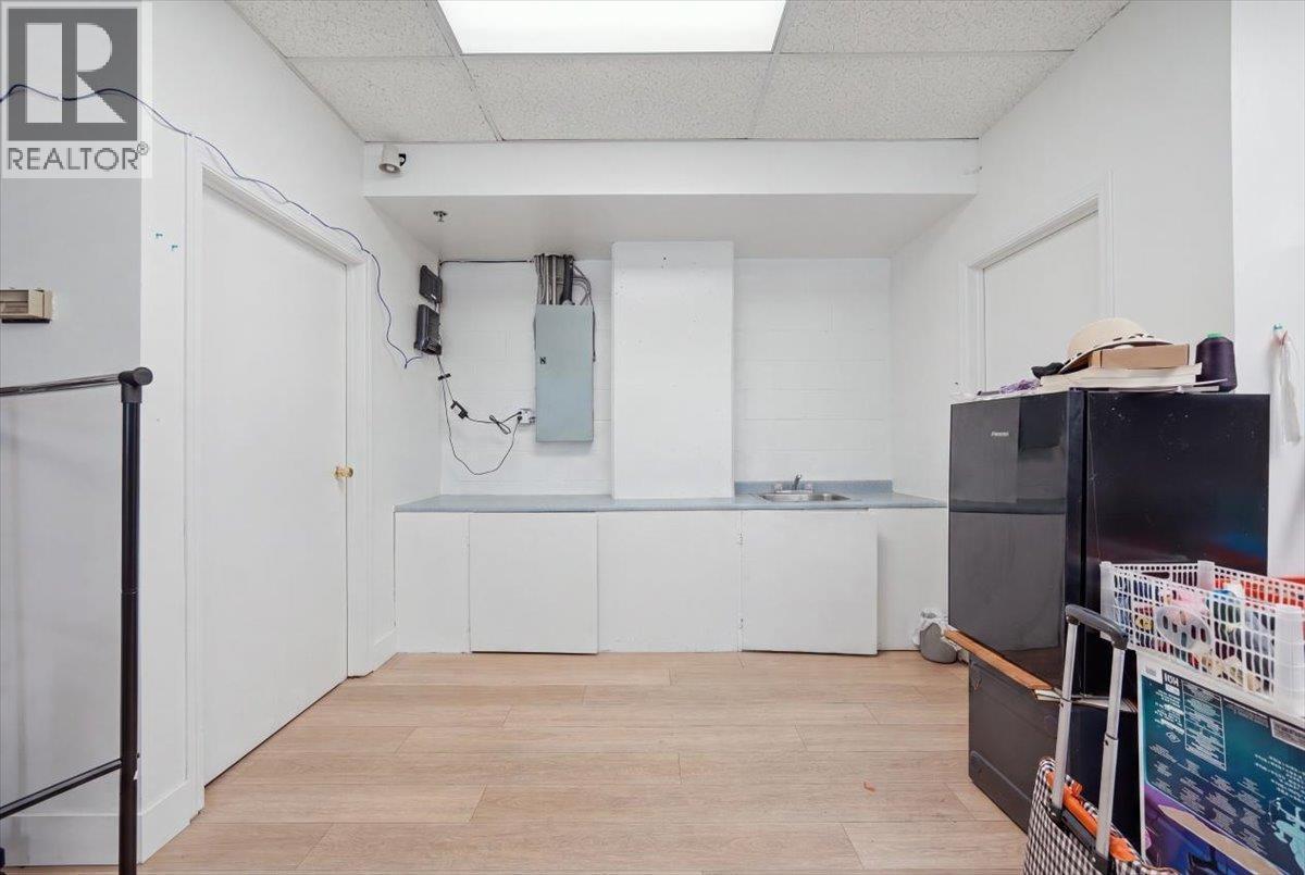 1338 Alberni Street, Vancouver, BC