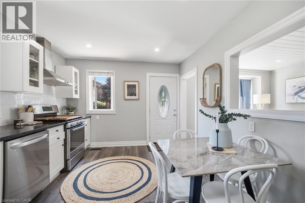 47 Brucedale Avenue E, Hamilton, ON - Indoor Photo Showing Kitchen With Upgraded Kitchen