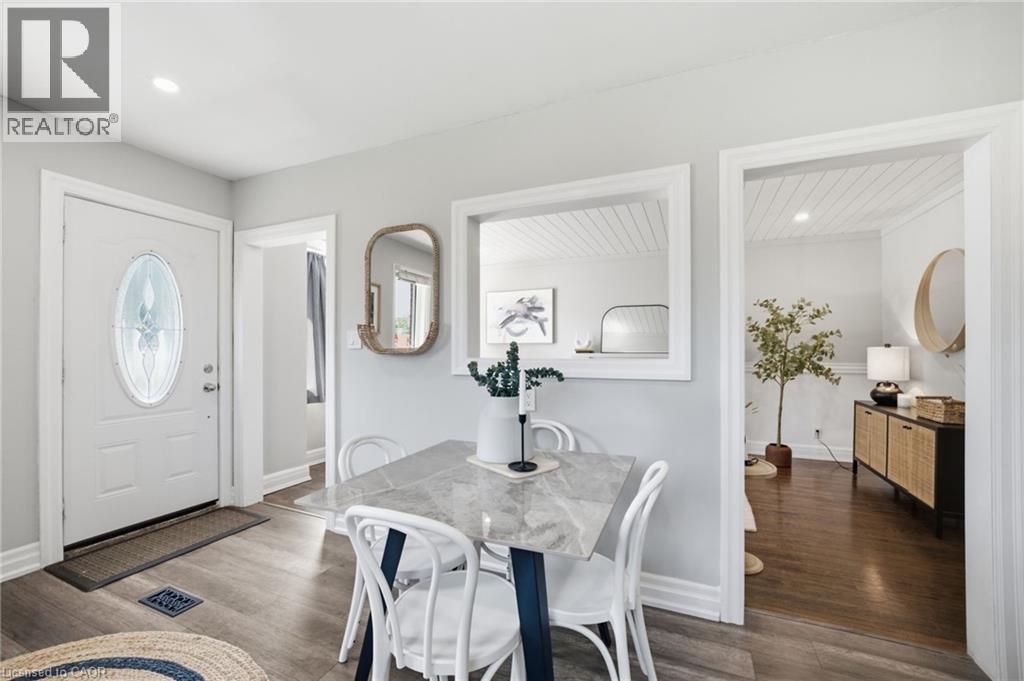 47 Brucedale Avenue E, Hamilton, ON - Indoor Photo Showing Dining Room