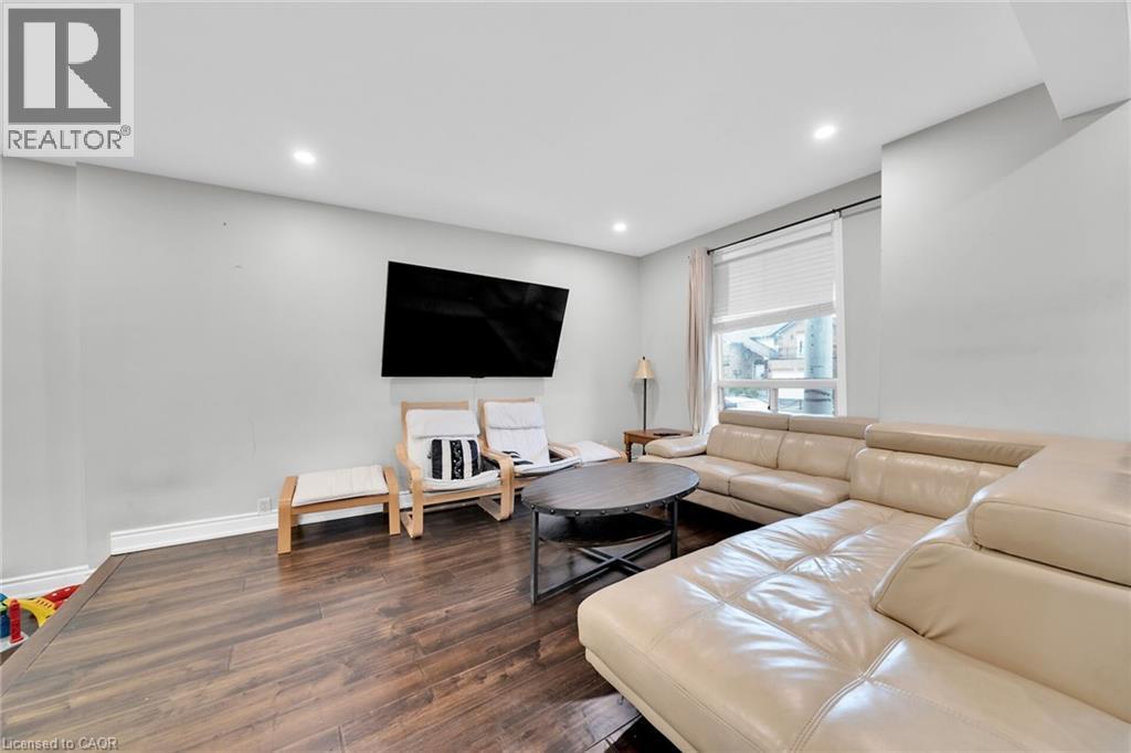 199 Bay Street N, Hamilton, ON - Indoor Photo Showing Living Room