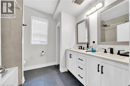 199 Bay Street N, Hamilton, ON - Indoor Photo Showing Bathroom