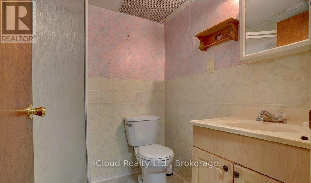 325 Dyson Road, Pickering, ON - Indoor Photo Showing Bathroom