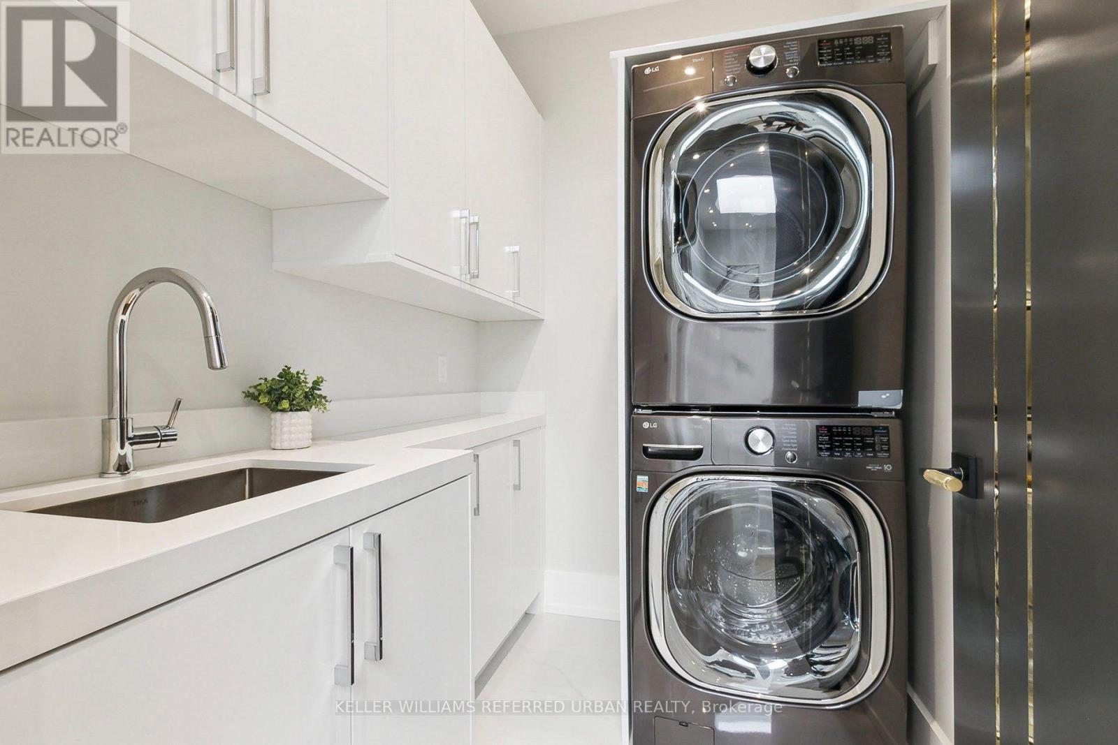 12 Otter Crescent, Toronto, ON - Indoor Photo Showing Laundry Room