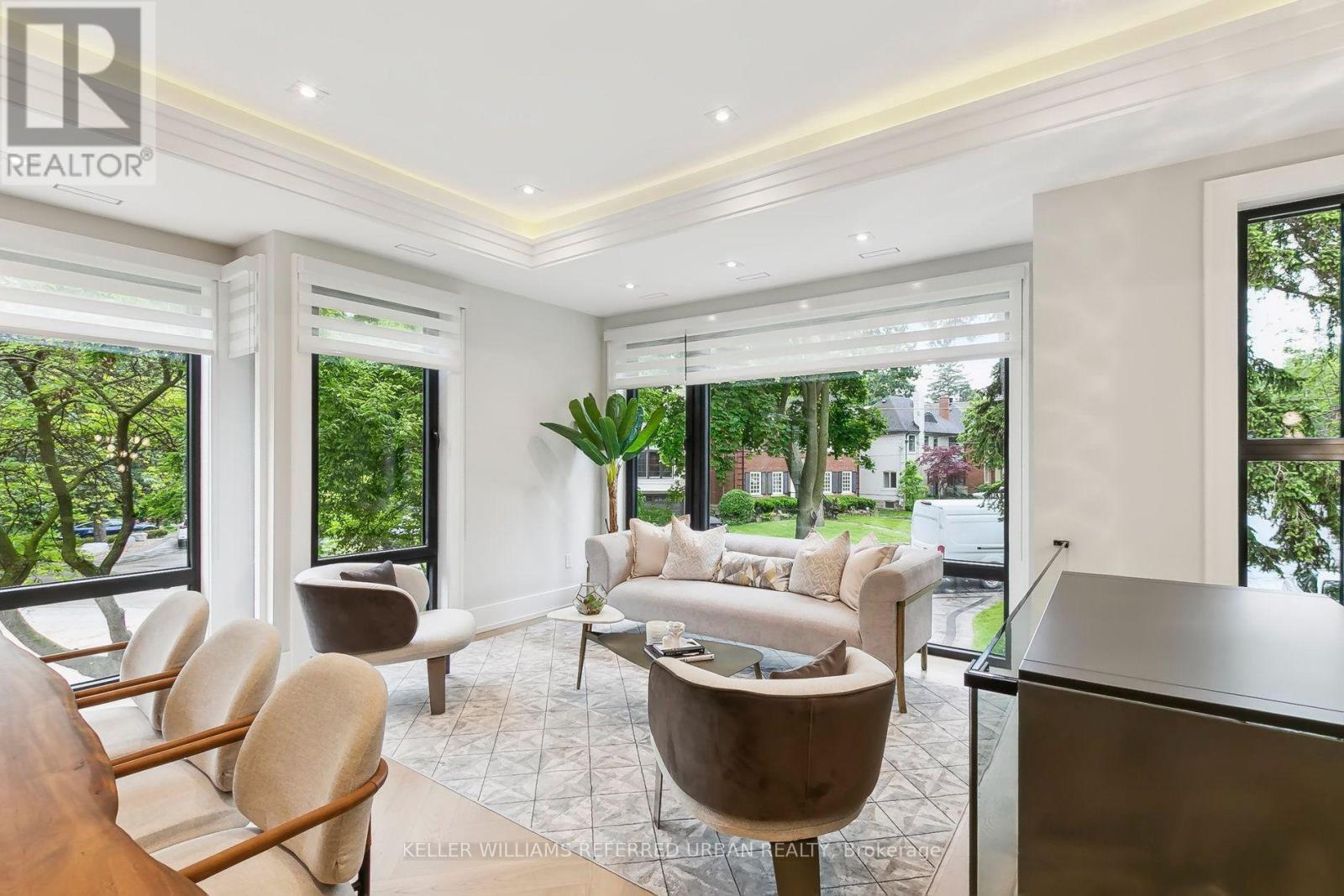 12 Otter Crescent, Toronto, ON - Indoor Photo Showing Living Room