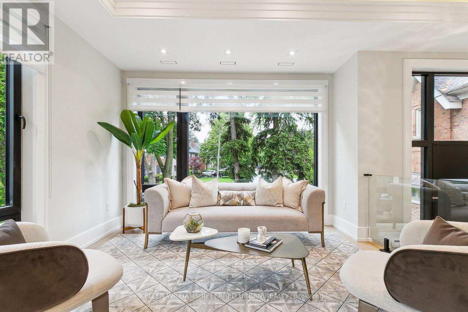 12 Otter Crescent, Toronto, ON - Indoor Photo Showing Living Room