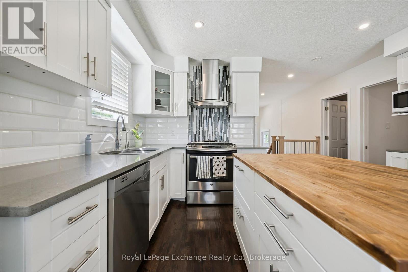 Gas Stove - 68 Elgin Street S, Cambridge, ON - Indoor Photo Showing Kitchen