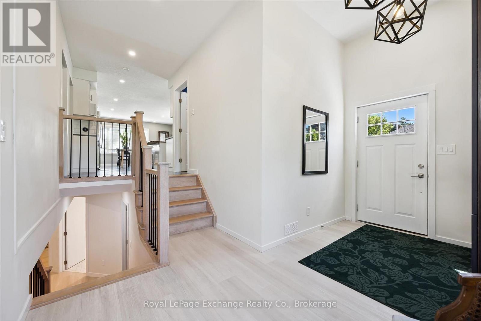Mud room separate entrance - 68 Elgin Street S, Cambridge, ON - Indoor Photo Showing Other Room
