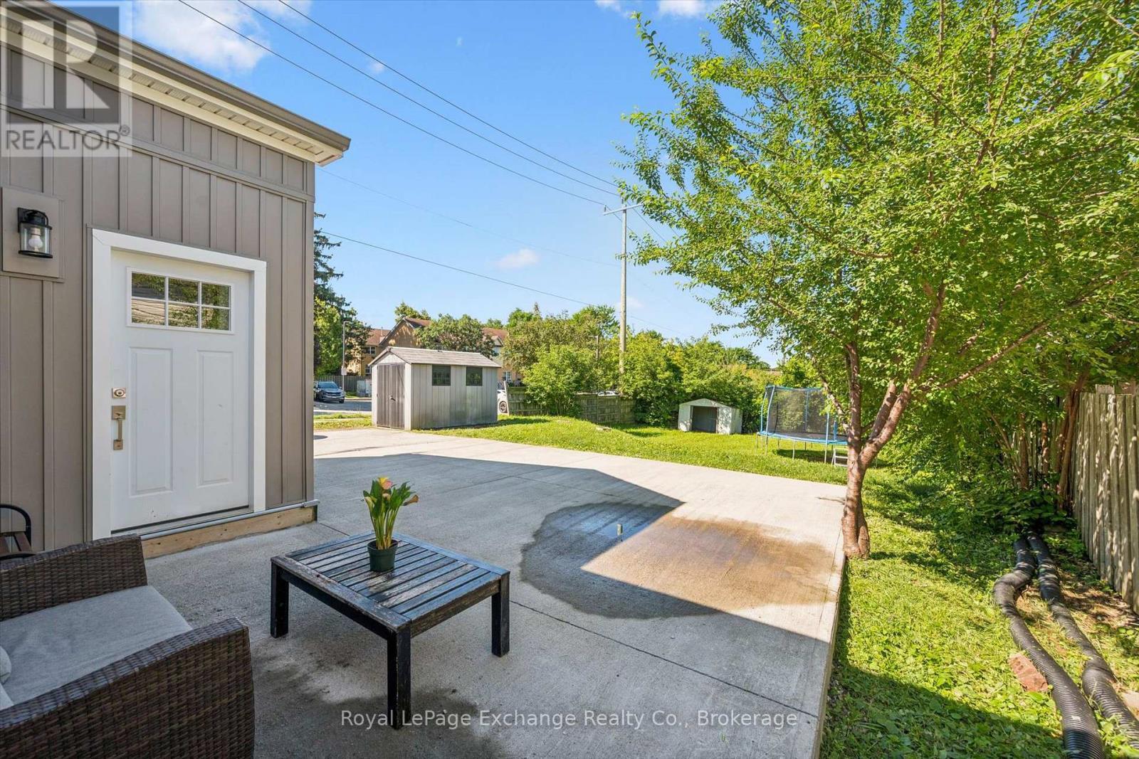 Private Patio - 68 Elgin Street S, Cambridge, ON - Outdoor
