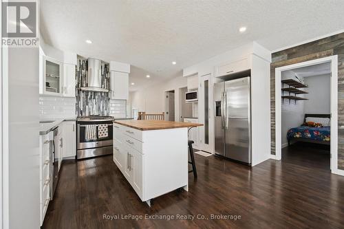 Center Island - 68 Elgin Street S, Cambridge, ON - Indoor Photo Showing Kitchen
