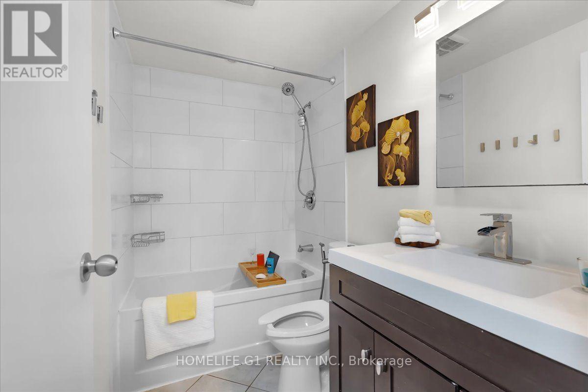 19 Milton Avenue W, Cambridge, ON - Indoor Photo Showing Bathroom