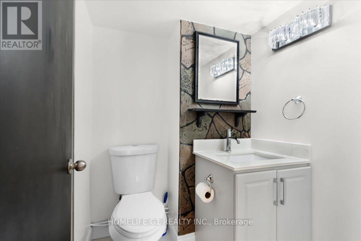 19 Milton Avenue W, Cambridge, ON - Indoor Photo Showing Bathroom