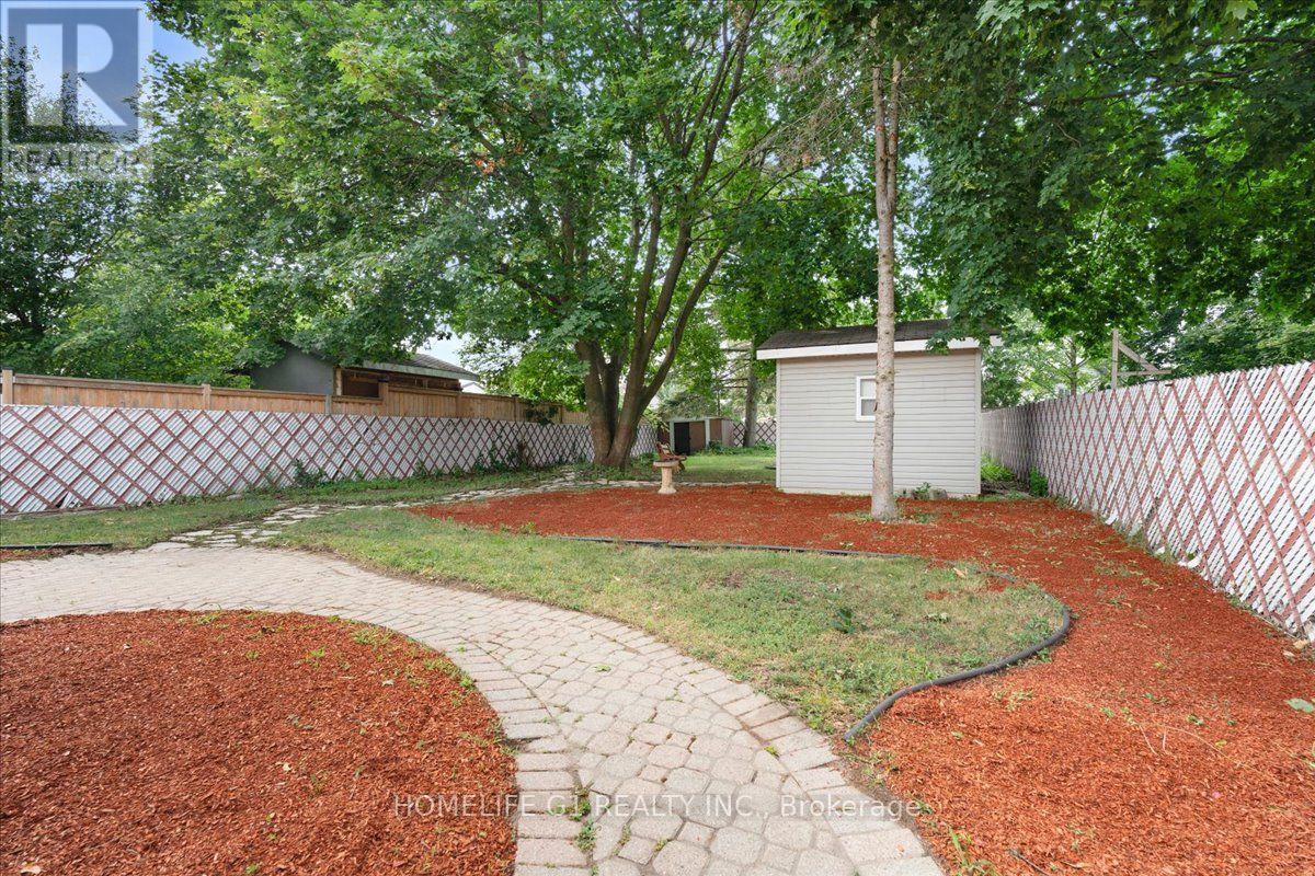 19 Milton Avenue W, Cambridge, ON - Outdoor