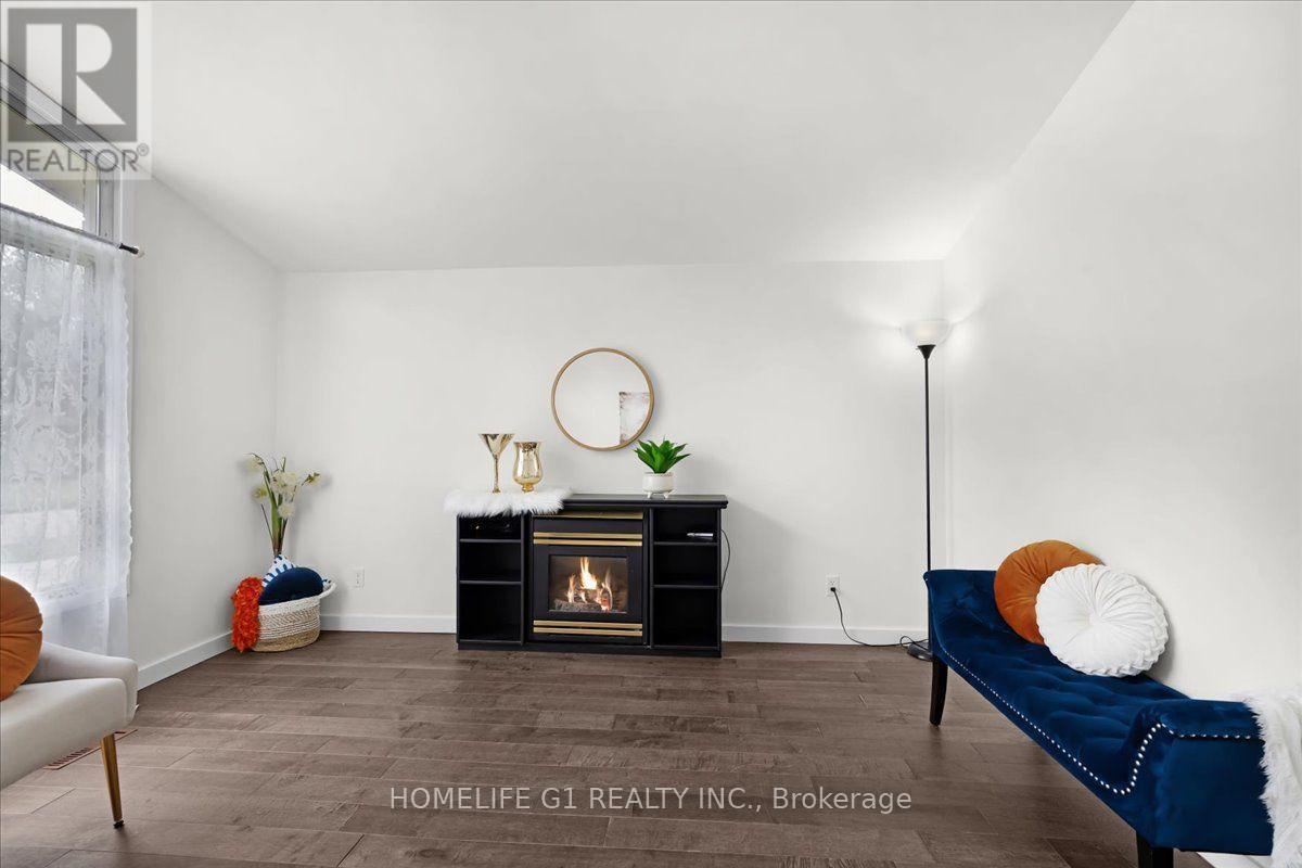 19 Milton Avenue W, Cambridge, ON - Indoor