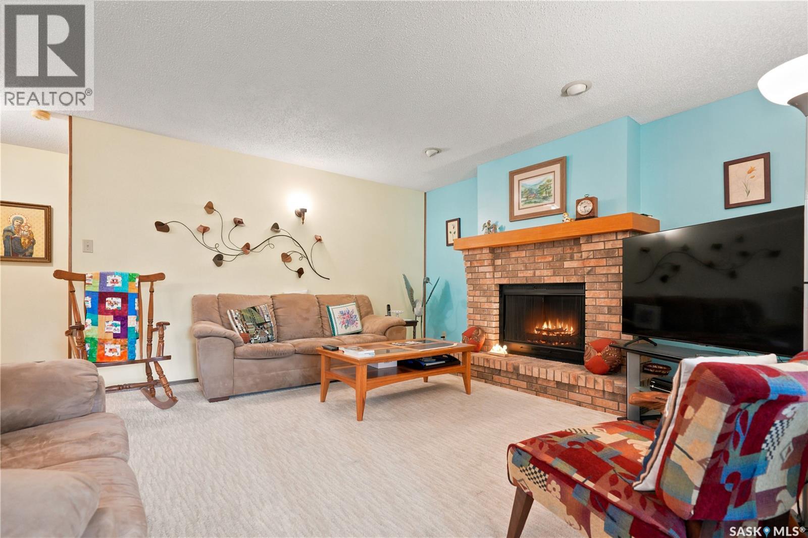 522 Delaronde Road, Saskatoon, SK - Indoor Photo Showing Living Room With Fireplace