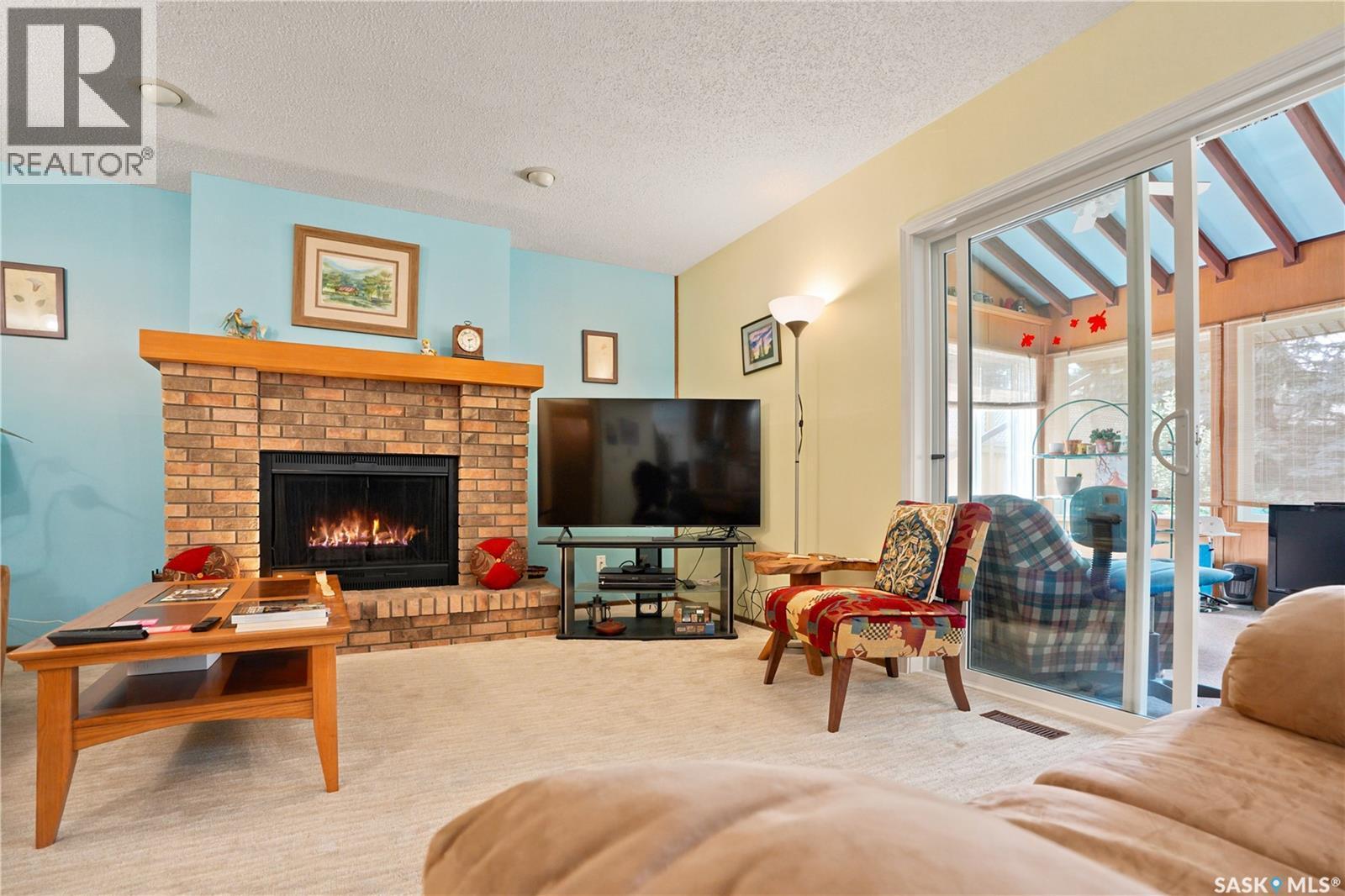522 Delaronde Road, Saskatoon, SK - Indoor Photo Showing Living Room With Fireplace