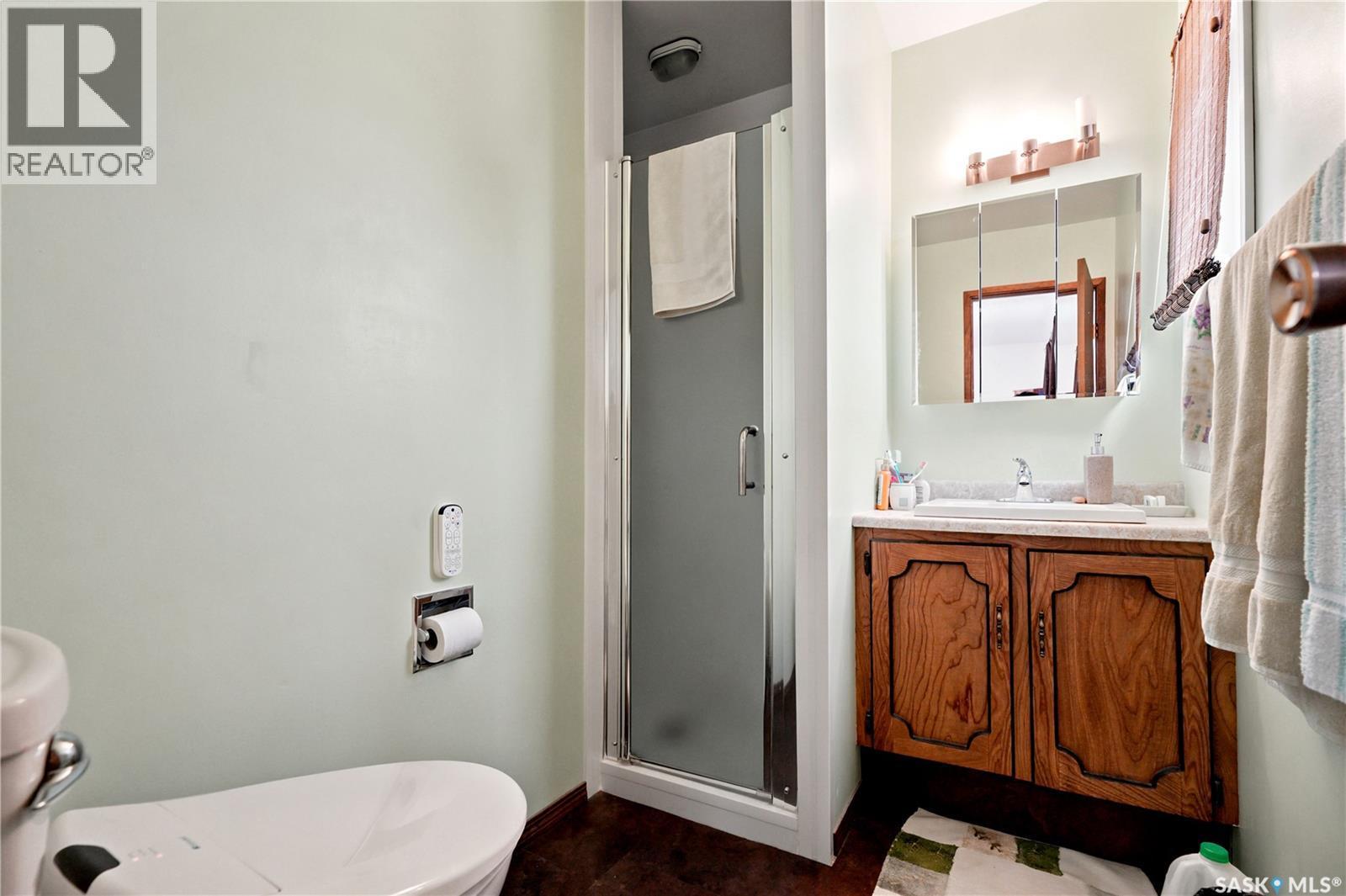 522 Delaronde Road, Saskatoon, SK - Indoor Photo Showing Bathroom