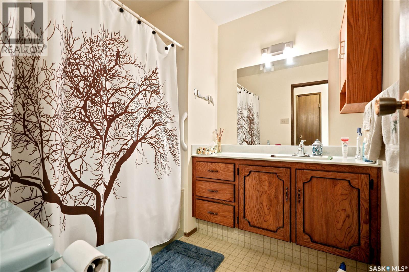 522 Delaronde Road, Saskatoon, SK - Indoor Photo Showing Bathroom