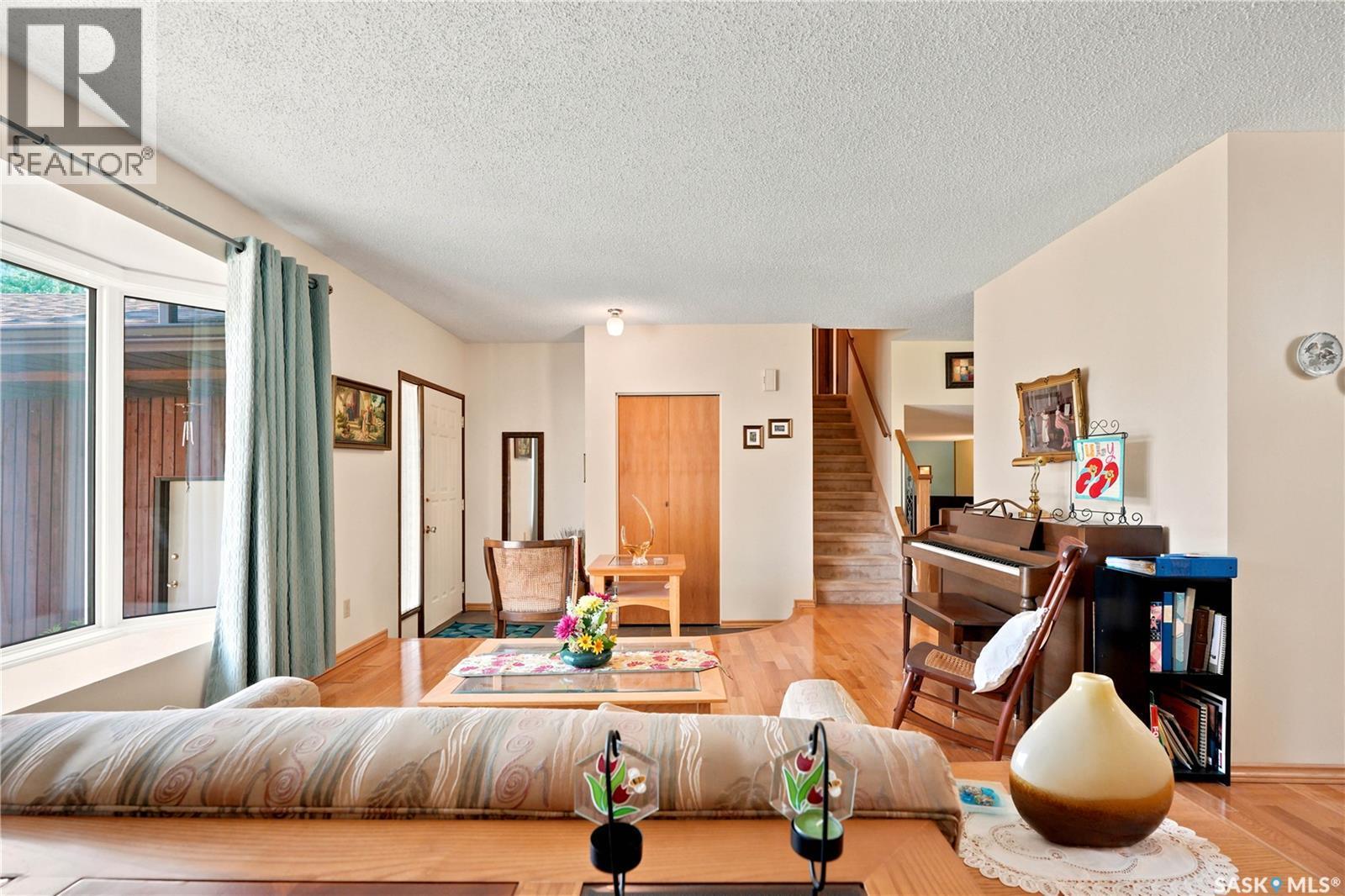 522 Delaronde Road, Saskatoon, SK - Indoor Photo Showing Living Room