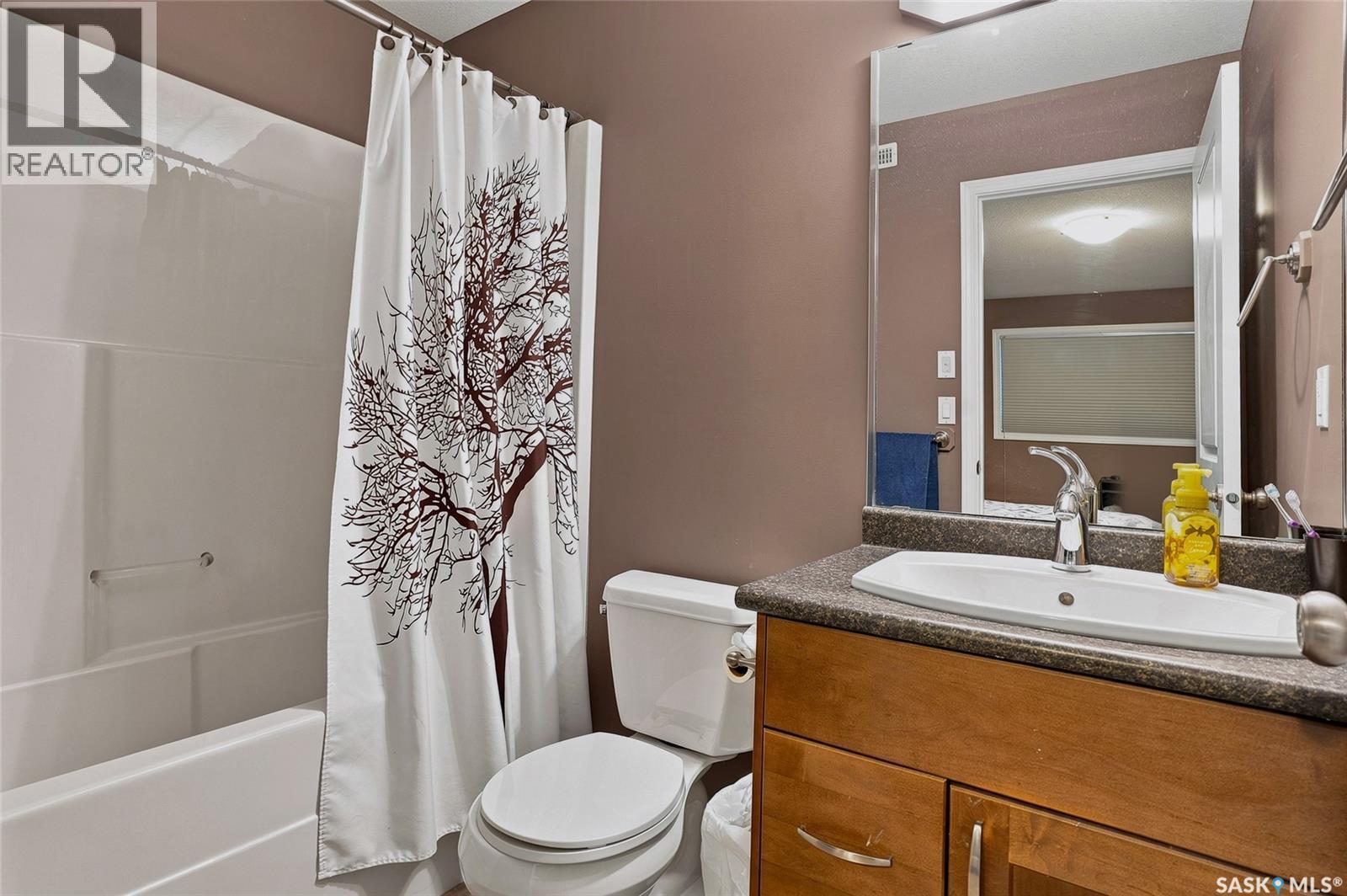 13 547 East Hampton Boulevard, Saskatoon, SK - Indoor Photo Showing Bathroom