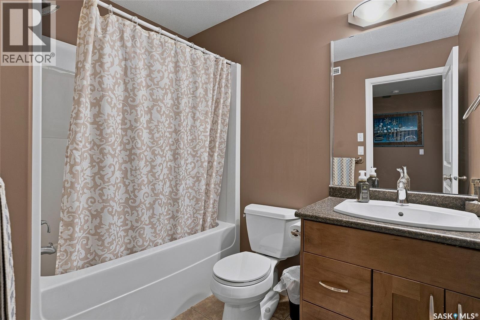 13 547 East Hampton Boulevard, Saskatoon, SK - Indoor Photo Showing Bathroom