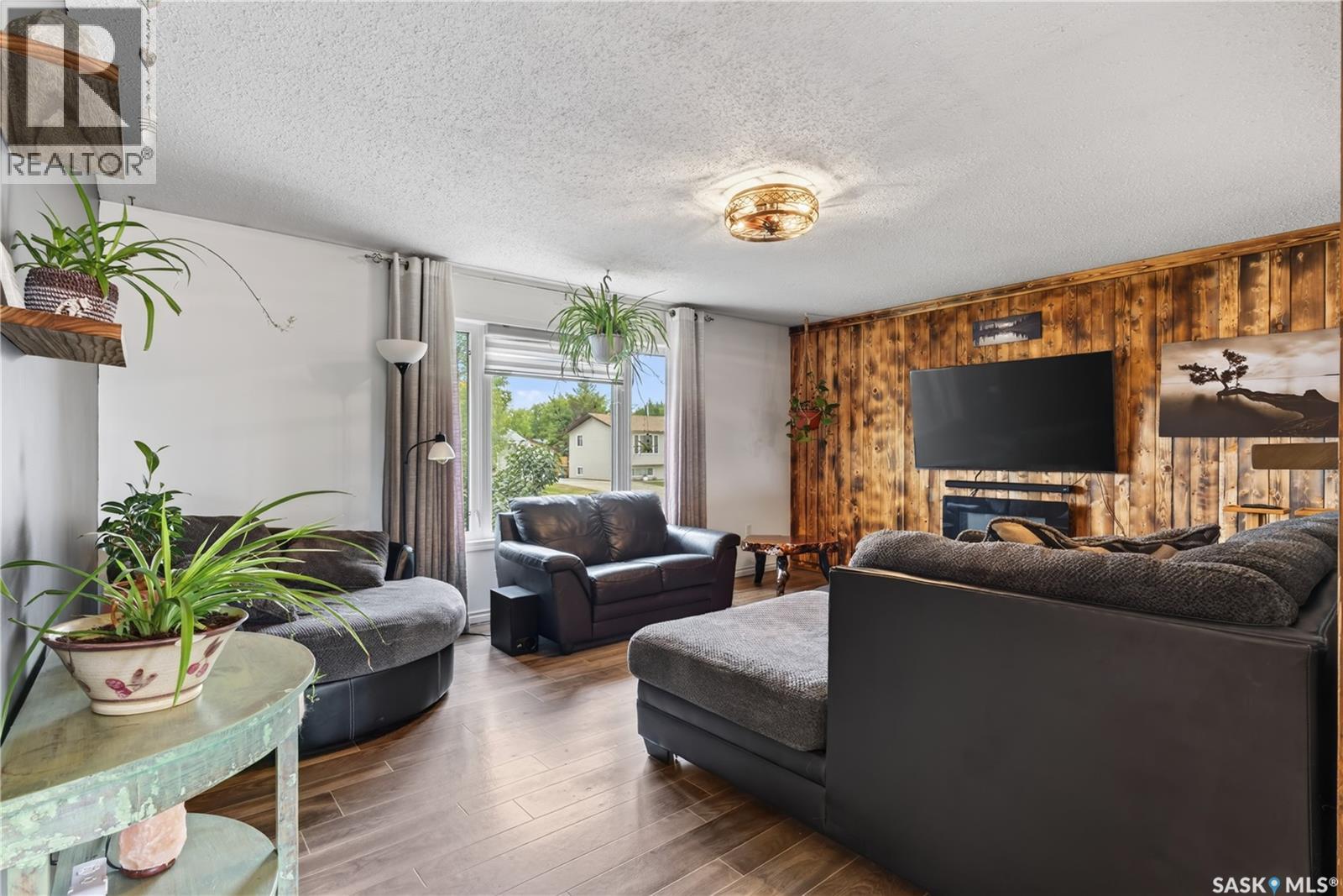 315 Caskey Drive, Melfort, SK - Indoor Photo Showing Living Room With Fireplace
