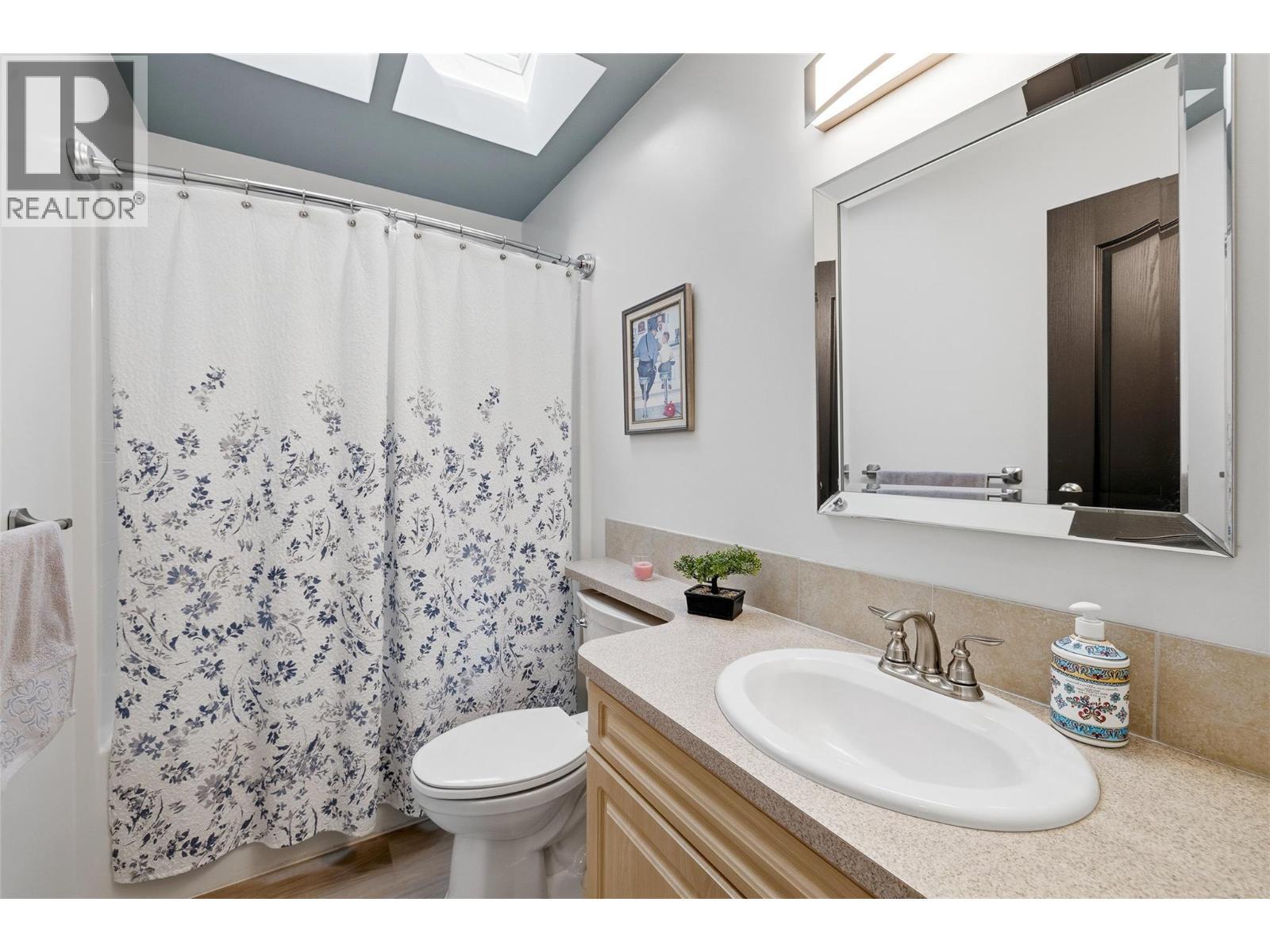 Main Bathroom - 2208 Mimosa Drive, West Kelowna, BC