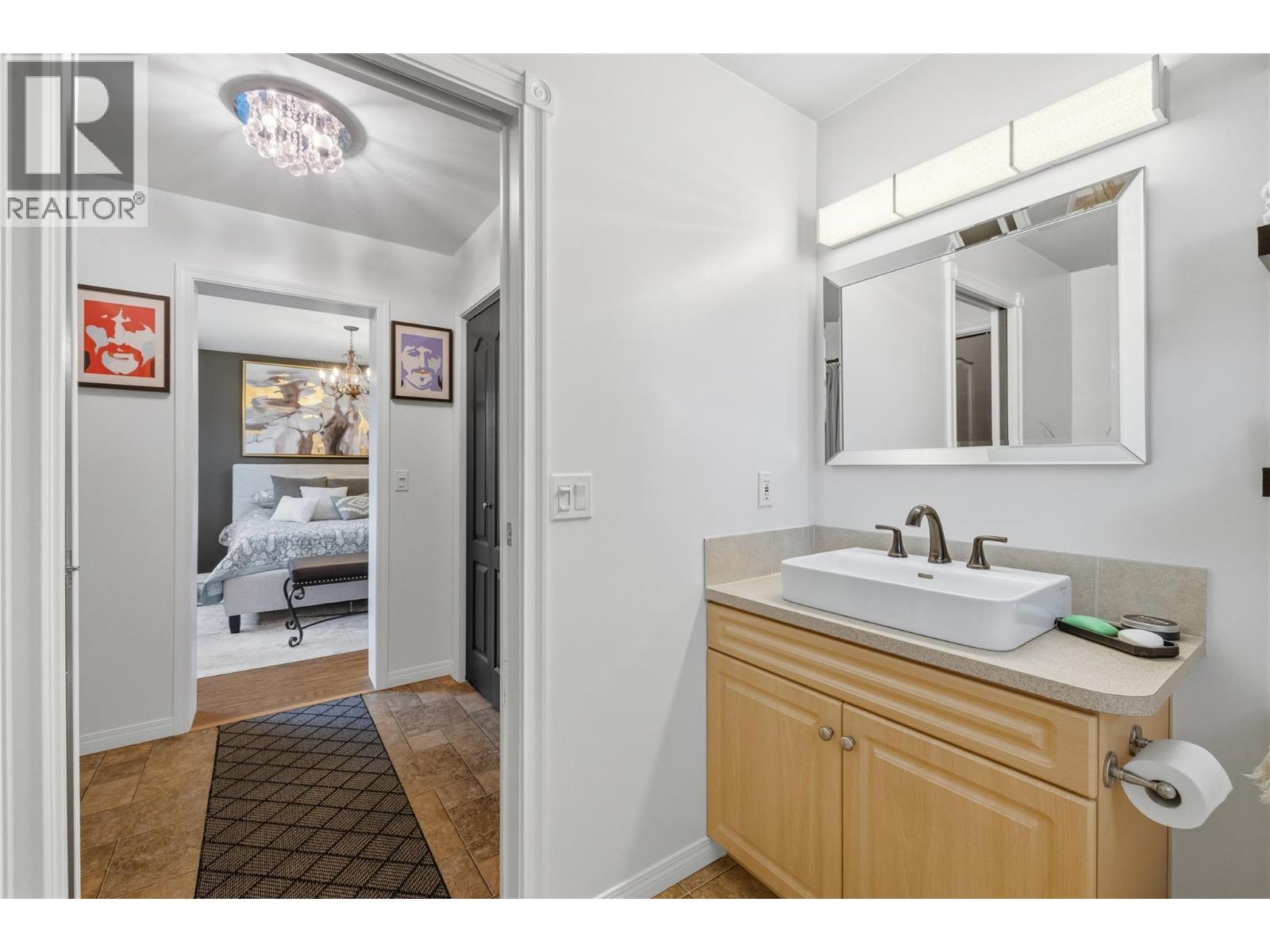 Primary Bedroom Private Bathroom - 2208 Mimosa Drive, West Kelowna, BC