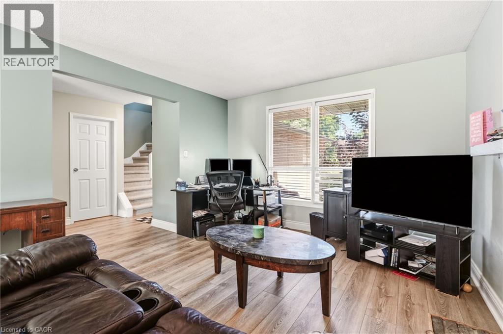4 Eileen Street, Waterdown, ON - Indoor Photo Showing Living Room