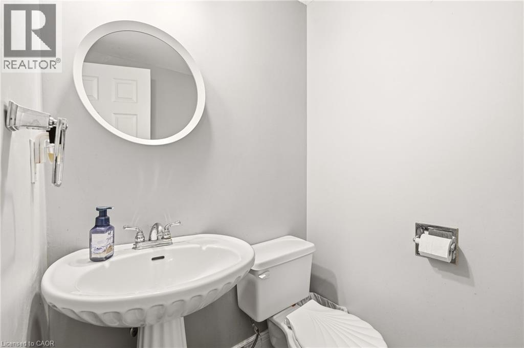 4 Eileen Street, Waterdown, ON - Indoor Photo Showing Bathroom