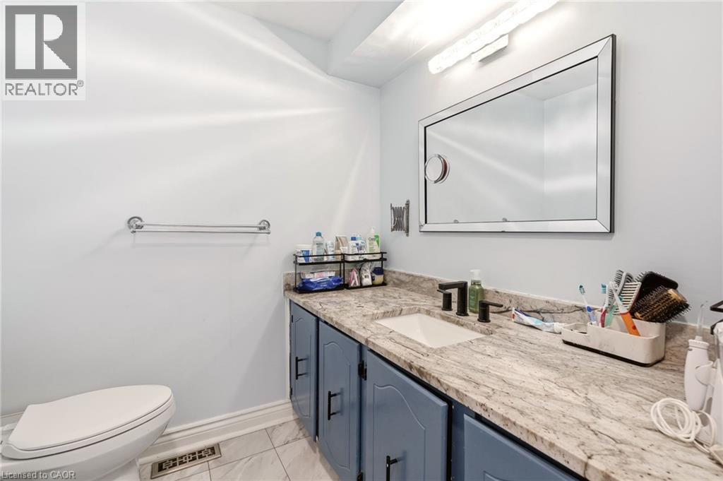 4 Eileen Street, Waterdown, ON - Indoor Photo Showing Bathroom