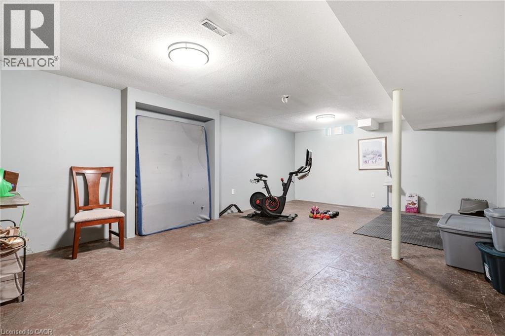 4 Eileen Street, Waterdown, ON - Indoor