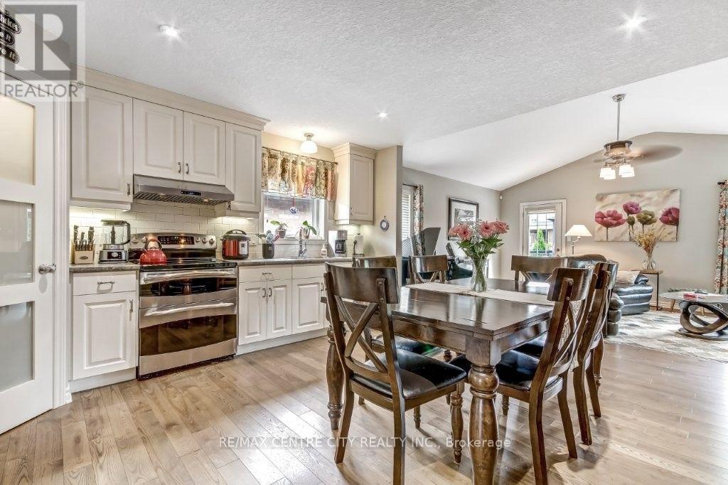 67 Peach Tree Boulevard, St. Thomas, ON - Indoor