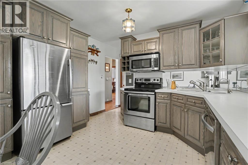 87 Mcdonald Avenue, Thorold, ON - Indoor Photo Showing Kitchen