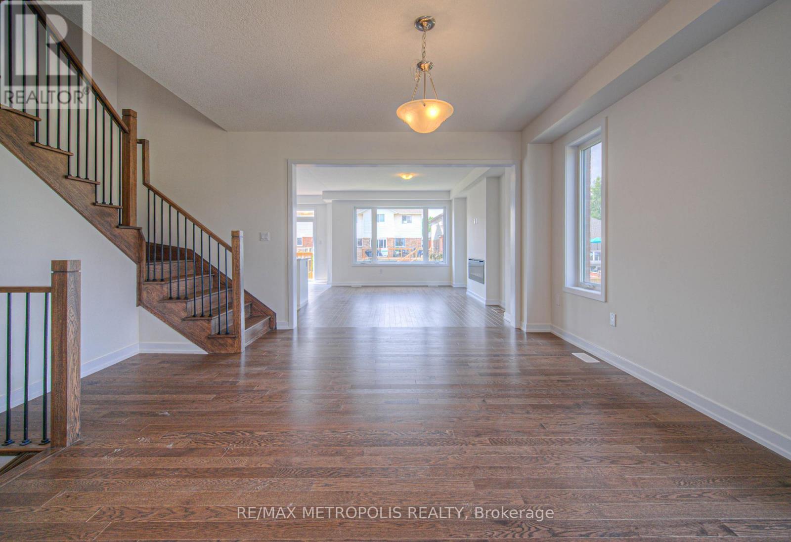 100 Moss Drive, Cambridge, ON - Indoor Photo Showing Other Room