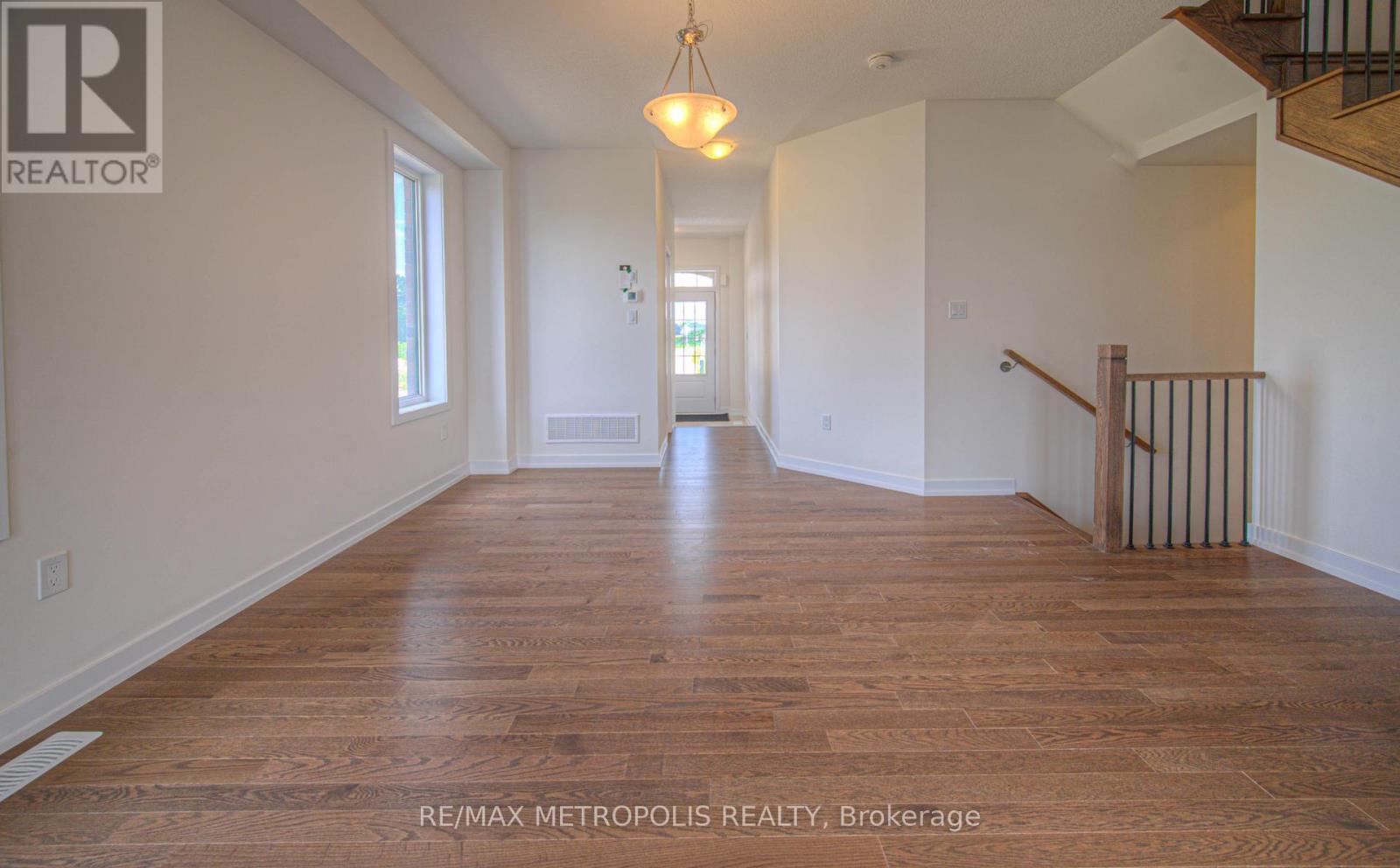 100 Moss Drive, Cambridge, ON - Indoor Photo Showing Other Room