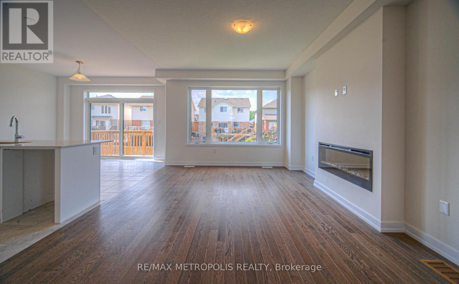 100 Moss Drive, Cambridge, ON - Indoor Photo Showing Living Room With Fireplace