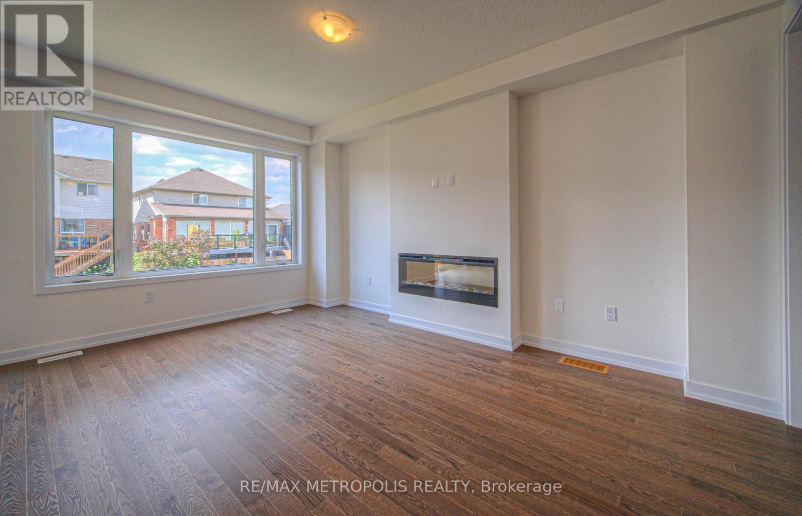 100 Moss Drive, Cambridge, ON - Indoor Photo Showing Living Room With Fireplace