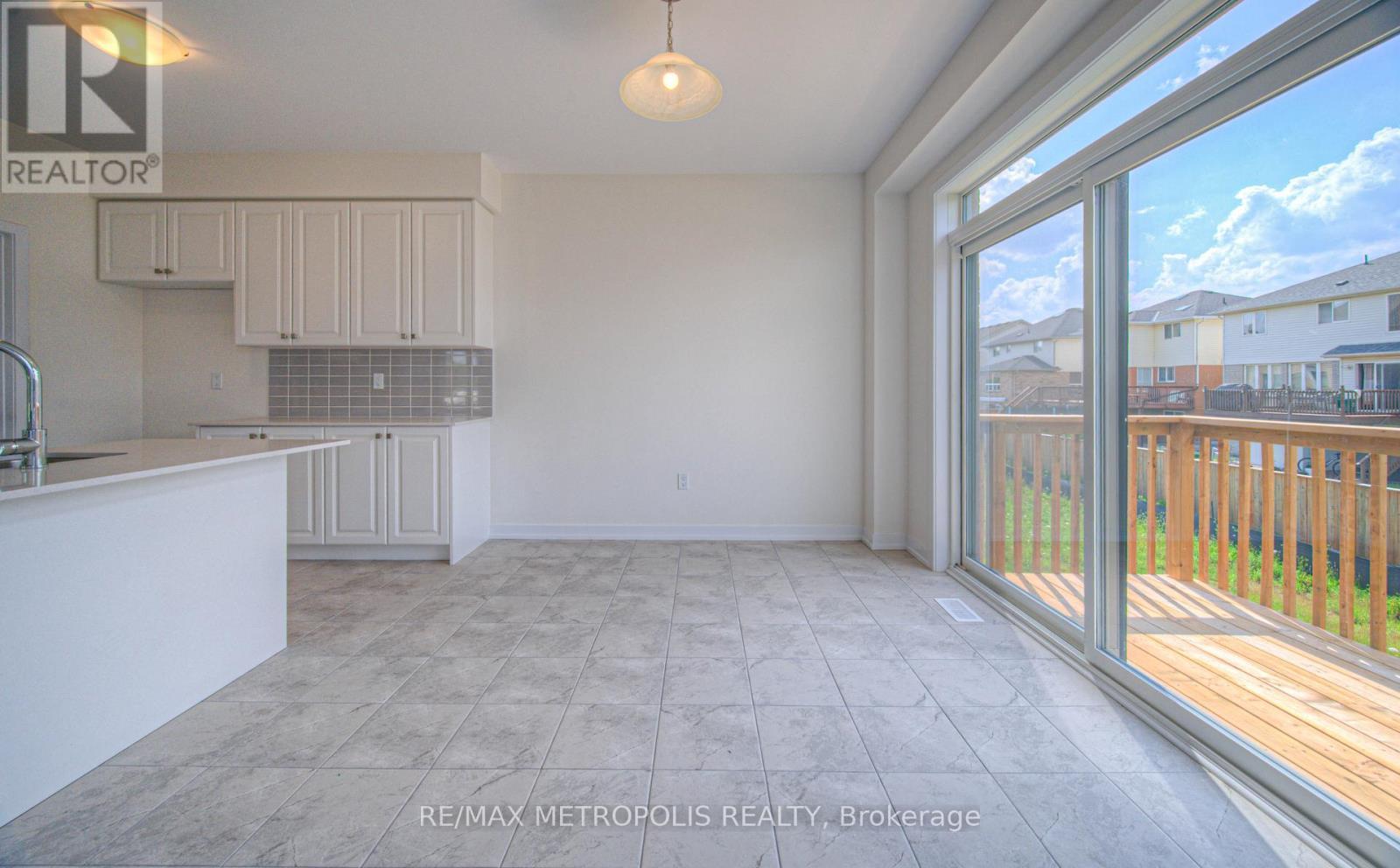 100 Moss Drive, Cambridge, ON - Indoor Photo Showing Kitchen