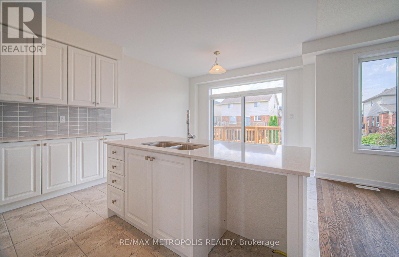 100 Moss Drive, Cambridge, ON - Indoor Photo Showing Kitchen With Double Sink