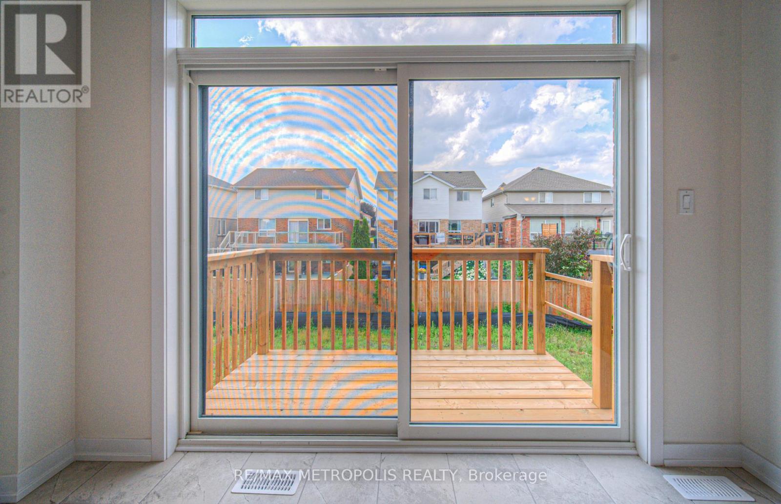 100 Moss Drive, Cambridge, ON - Indoor Photo Showing Other Room
