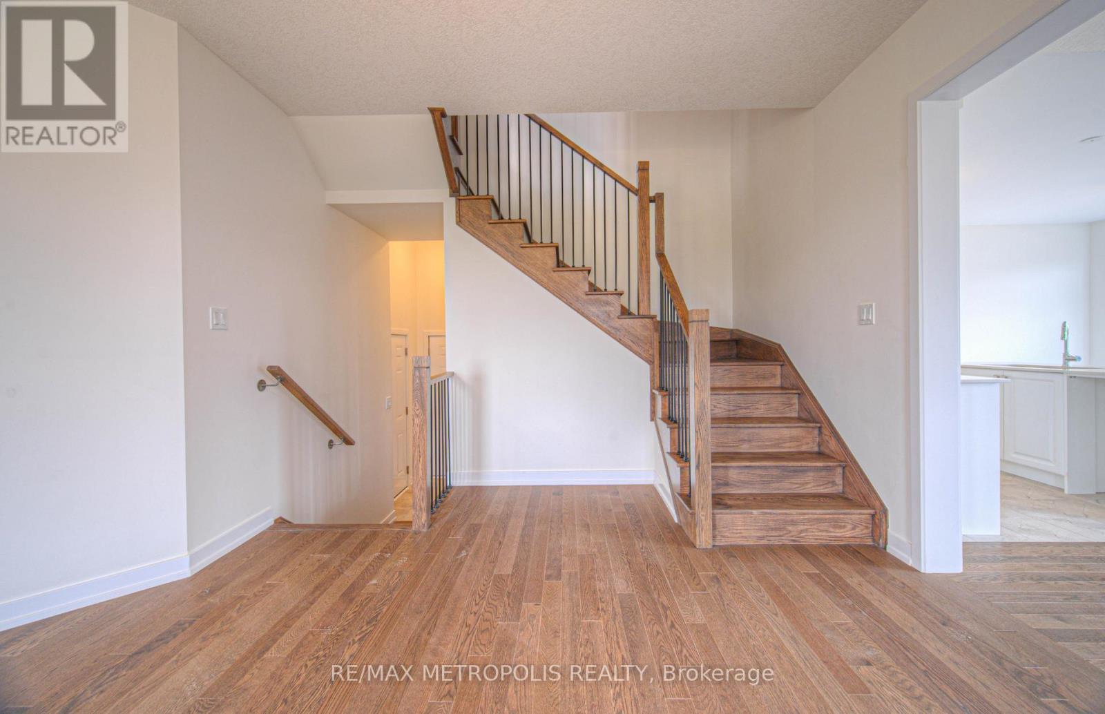 100 Moss Drive, Cambridge, ON - Indoor Photo Showing Other Room