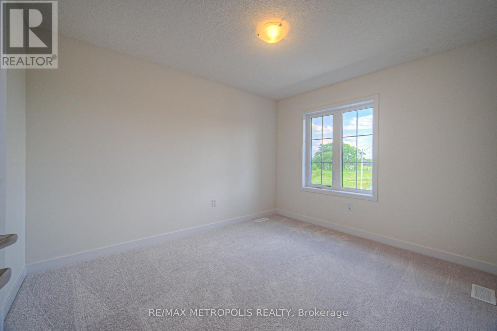 100 Moss Drive, Cambridge, ON - Indoor Photo Showing Other Room