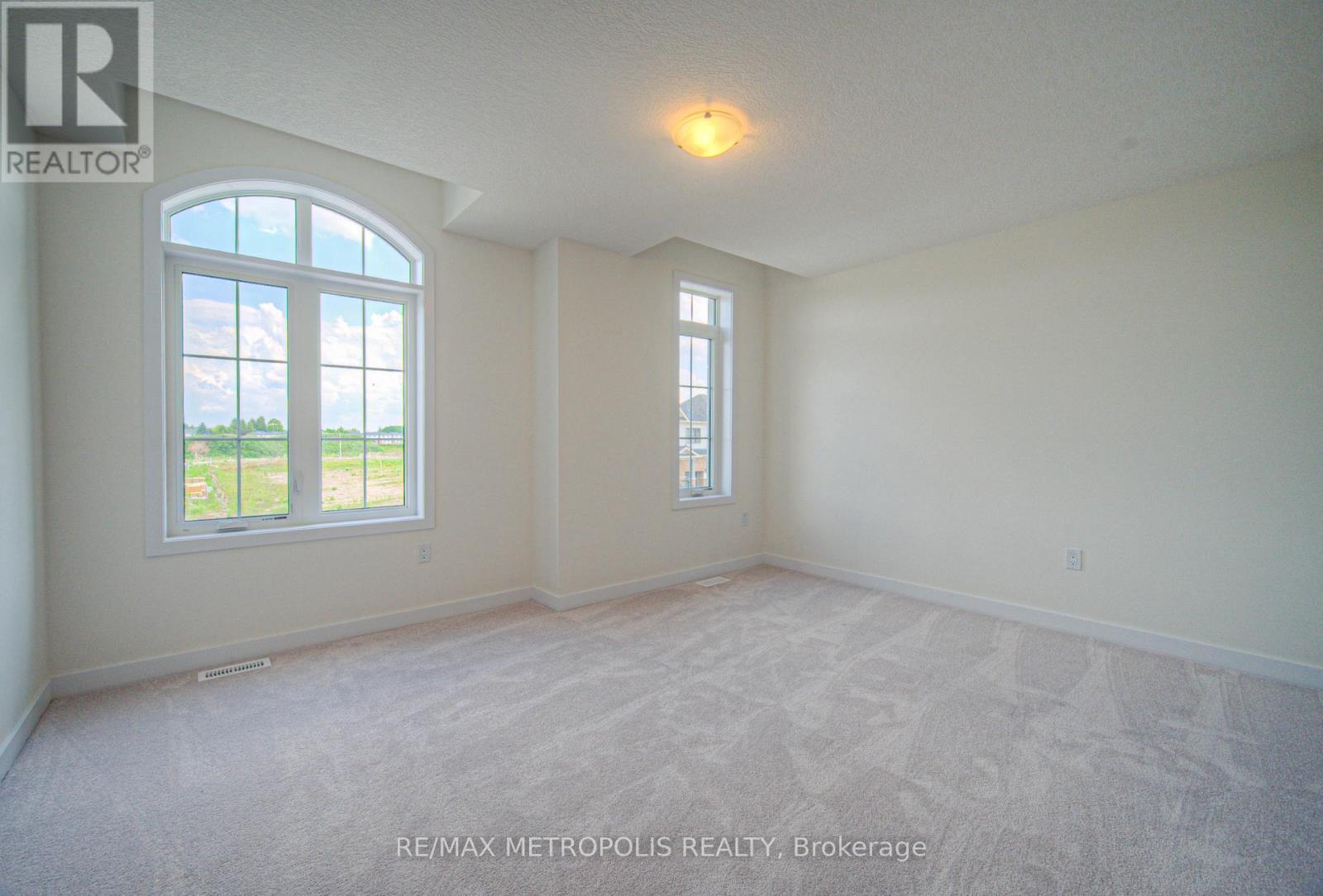 100 Moss Drive, Cambridge, ON - Indoor Photo Showing Other Room
